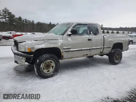 1998 Dodge 2500 with VIN 1B7KF23ZXWJ157552, listed as a Copart auction lot 44832805 with 219,971 mi miles and Clean title. Bid and sale history available at DreamBid. Image 1.