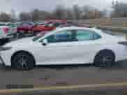 2023 Toyota Camry SE с VIN 4T1G11AK6PU813746, выставлен на аукционе IAAI как лот 41210012 с пробегом 34 717 миль миль и . История ставок и продаж доступна на DreamBid. Изображение 14.