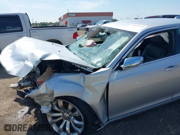 2020 Chrysler 300 Touring с VIN 2C3CCAAG9LH239296, выставлен на аукционе IAAI как лот 40053920 с пробегом 69 544 миль миль и . История ставок и продаж доступна на DreamBid. Изображение 6.