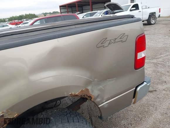 2004 Ford F-150 XLT с VIN 1FTRW14W84KB47171, выставлен на аукционе IAAI как лот 43280294 с пробегом 206 752 миль миль и . История ставок и продаж доступна на DreamBid. Изображение 6.