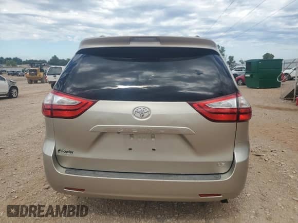 2017 Toyota Sienna LE Auto Access Seat z VIN 5TDKZ3DC3HS861573, wystawiony jako Copart lot #81557075 z przebiegiem 83 431 mil mil oraz Szkoda całkowita • Salvage title. Historia ofert i sprzedaży dostępna na DreamBid. Obrazek 6.