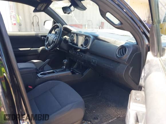 2018 Toyota Tacoma SR5 с VIN 3TMBZ5DN1JM014540, выставлен на аукционе IAAI как лот 42505324 с пробегом 112 990 миль миль и . История ставок и продаж доступна на DreamBid. Изображение 5.
