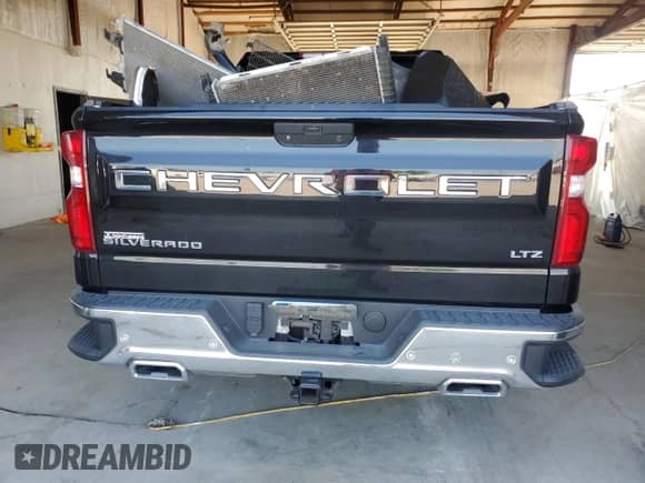 2020 Chevrolet Silverado 1500 LTZ z VIN 3GCUYGETXLG194865, wystawiony jako Copart lot #68820385 z przebiegiem 123 734 mil mil oraz Szkoda całkowita • Salvage title. Historia ofert i sprzedaży dostępna na DreamBid. Obrazek 6.