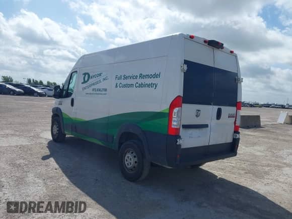 2020 Ram ProMaster Cargo z VIN 3C6TRVBG9LE105908, wystawiony jako IAAI lot #42561631 z przebiegiem 84 524 mil mil oraz . Historia ofert i sprzedaży dostępna na DreamBid. Obrazek 3.