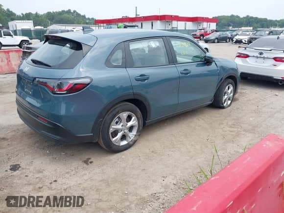 2025 Honda HR-V LX с VIN 3CZRZ1H39SM710915, выставлен на аукционе IAAI как лот 42909507 с пробегом 2 773 миль миль и . История ставок и продаж доступна на DreamBid. Изображение 4.