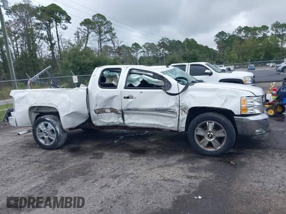 2013 Chevrolet Silverado 1500 LT z VIN 1GCRCSE05DZ344718, wystawiony jako IAAI lot #43420272 z przebiegiem 77 120 mil mil oraz . Historia ofert i sprzedaży dostępna na DreamBid. Obrazek 13.