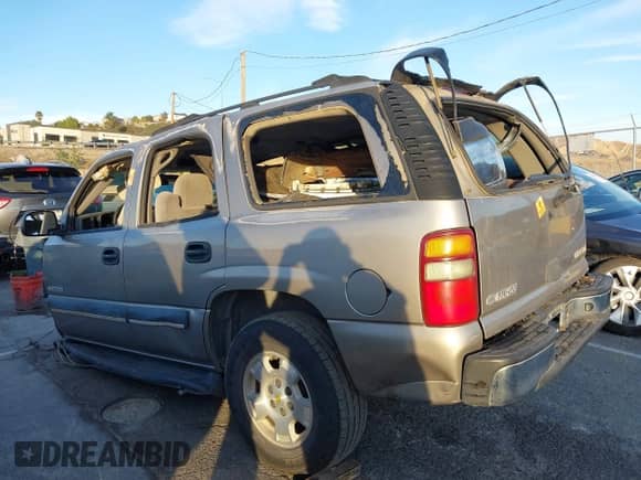 2003 Chevrolet Tahoe LS z VIN 1GNEC13T73J337859, wystawiony jako IAAI lot #41154422 z przebiegiem Nie podano mil oraz . Historia ofert i sprzedaży dostępna na DreamBid. Obrazek 14.