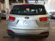 2017 Kia Sorento LX z VIN 5XYPG4A38HG215755, wystawiony jako IAAI lot #42440731 z przebiegiem 88 520 mil mil oraz . Historia ofert i sprzedaży dostępna na DreamBid. Obrazek 16.