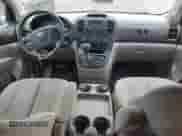 2008 Hyundai Entourage GLS с VIN KNDMC233986054089, выставлен на аукционе Copart как лот 68071865 с пробегом 224 413 миль миль и Чистый • Clean title. История ставок и продаж доступна на DreamBid. Изображение 8.