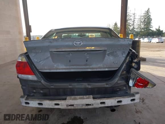 2005 Toyota Camry LE с VIN 4T1BF30K35U592032, выставлен на аукционе IAAI как лот 41372771 с пробегом 222 846 миль миль и . История ставок и продаж доступна на DreamBid. Изображение 17.