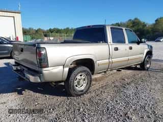 2002 Chevrolet Silverado 1500HD LT z VIN 1GCGC13U22F115600, wystawiony jako IAAI lot #43427261 z przebiegiem 206 281 mil mil oraz . Historia ofert i sprzedaży dostępna na DreamBid. Obrazek 6.