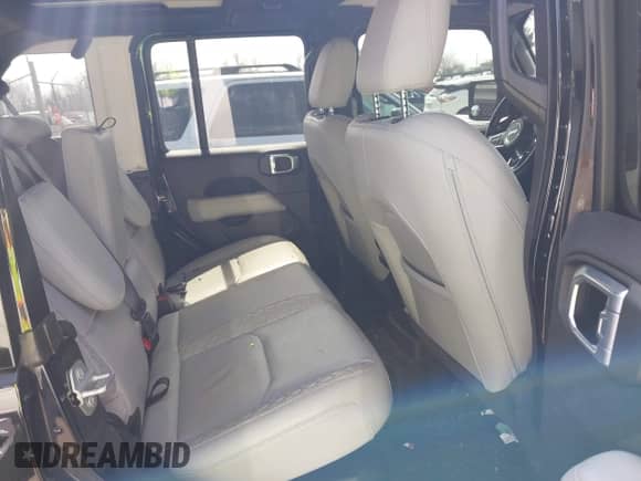 2021 Jeep Wrangler Unlimited Sahara z VIN 1C4JJXP63MW767719, wystawiony jako IAAI lot #41906155 z przebiegiem 44 689 mil mil oraz . Historia ofert i sprzedaży dostępna na DreamBid. Obrazek 8.