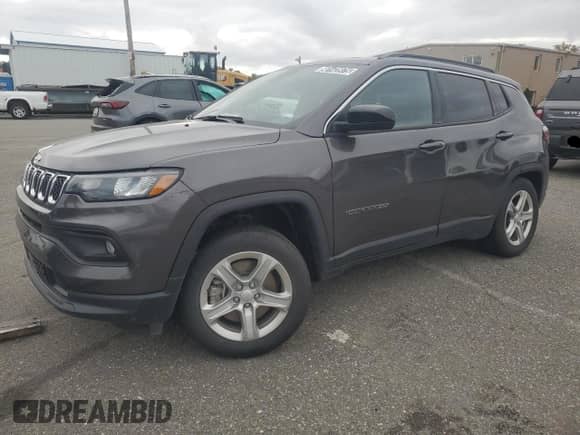 2024 Jeep Compass Latitude with VIN 3C4NJDBNXRT598794, listed as a Copart auction lot 90143975 with 33,145 mi miles and Salvage title. Bid and sale history available at DreamBid. Image 1.