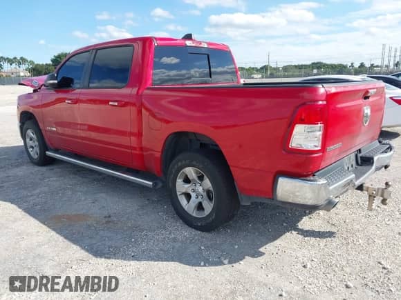 2020 Ram 1500 Lone Star z VIN 1C6RREFM3LN289359, wystawiony jako IAAI lot #43193394 z przebiegiem 116 790 mil mil oraz . Historia ofert i sprzedaży dostępna na DreamBid. Obrazek 3.