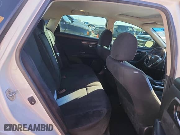 2015 Nissan Altima SV с VIN 1N4AL3AP7FC124370, выставлен на аукционе Copart как лот 82210035 с пробегом 127 617 миль миль и Списание • Salvage title. История ставок и продаж доступна на DreamBid. Изображение 10.