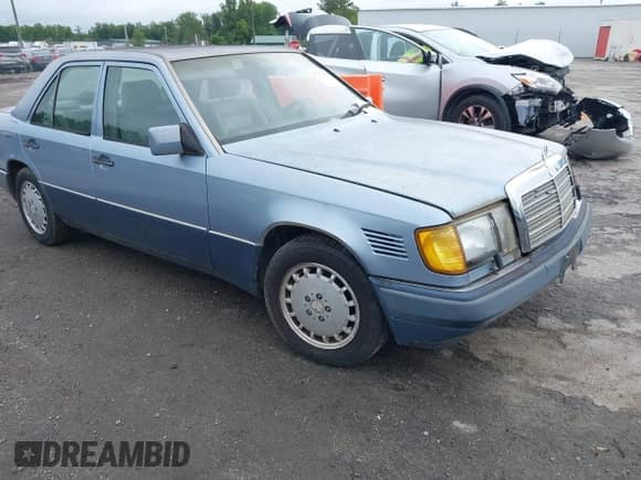 1992 Mercedes-Benz 300 z VIN WDBEB28E3NB558723, wystawiony jako IAAI lot #42354355 z przebiegiem 232 059 mil mil oraz . Historia ofert i sprzedaży dostępna na DreamBid. Obrazek 1.