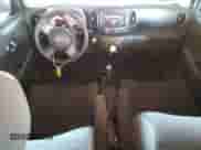 2013 Nissan Cube S z VIN JN8AZ2KR1DT305260, wystawiony jako Copart lot #71009765 z przebiegiem 151 203 mil mil oraz Szkoda całkowita • Salvage title. Historia ofert i sprzedaży dostępna na DreamBid. Obrazek 8.