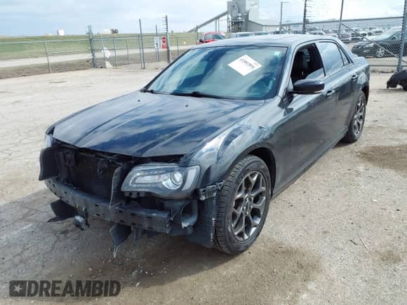2018 Chrysler 300 S z VIN 2C3CCAGG4JH302292, wystawiony jako IAAI lot #41881894 z przebiegiem 151 160 mil mil oraz . Historia ofert i sprzedaży dostępna na DreamBid. Obrazek 2.