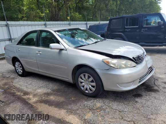 2006 Toyota Camry LE z VIN 4T1BE32KX6U146056, wystawiony jako Copart lot #63204915 z przebiegiem 141 361 mil mil oraz Szkoda całkowita • Salvage title. Historia ofert i sprzedaży dostępna na DreamBid. Obrazek 4.