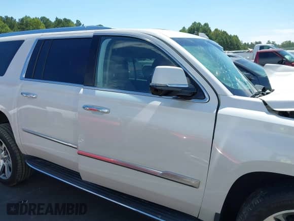 2019 Cadillac Escalade ESV Luxury с VIN 1GYS4HKJ7KR257246, выставлен на аукционе IAAI как лот 43197847 с пробегом Не указан миль и . История ставок и продаж доступна на DreamBid. Изображение 17.