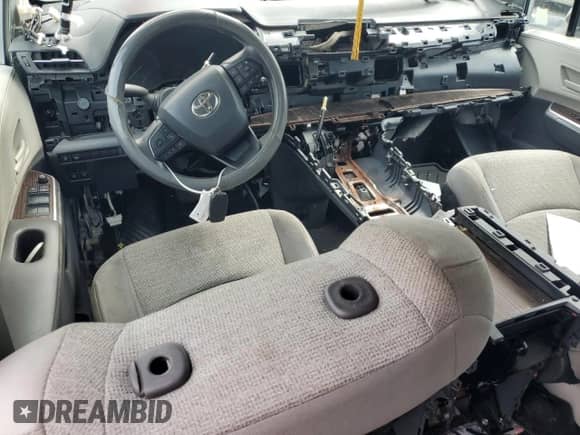 2022 Toyota Sienna LE z VIN 5TDKSKFC4NS055541, wystawiony jako Copart lot #70764445 z przebiegiem Nie podano mil oraz Szkoda całkowita • Salvage title. Historia ofert i sprzedaży dostępna na DreamBid. Obrazek 8.