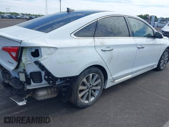 2016 Hyundai Sonata Sport z VIN 5NPE34AF4GH375328, wystawiony jako IAAI lot #43070273 z przebiegiem 83 382 mil mil oraz . Historia ofert i sprzedaży dostępna na DreamBid. Obrazek 4.