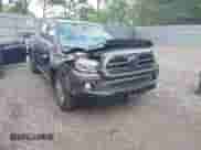2018 Toyota Tacoma SR5 z VIN 5TFSZ5AN8JX150016, wystawiony jako IAAI lot #42427452 z przebiegiem 22 374 mil mil oraz . Historia ofert i sprzedaży dostępna na DreamBid. Obrazek 1.