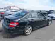 2011 Mercedes-Benz C 300 Sport z VIN WDDGF5EB7BR173958, wystawiony jako IAAI lot #43255590 z przebiegiem 97 939 mil mil oraz . Historia ofert i sprzedaży dostępna na DreamBid. Obrazek 4.