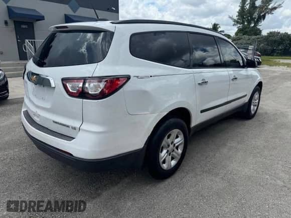 2016 Chevrolet Traverse LS z VIN 1GNKRFED2GJ236027, wystawiony jako Copart lot #68648005 z przebiegiem 117 234 mil mil oraz Szkoda całkowita • Salvage title. Historia ofert i sprzedaży dostępna na DreamBid. Obrazek 3.