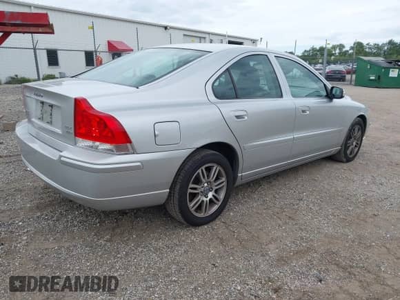 2007 Volvo S60 2.5L Turbo с VIN YV1RH592X72626245, выставлен на аукционе IAAI как лот 43088461 с пробегом 193 598 миль миль и . История ставок и продаж доступна на DreamBid. Изображение 4.