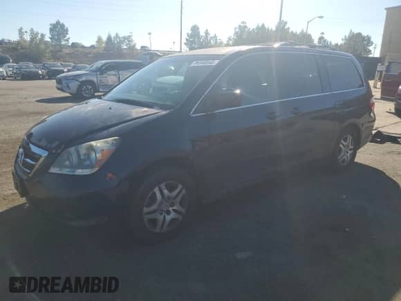 2007 Honda Odyssey EX z VIN 5FNRL384X7B077476, wystawiony jako Copart lot #86660545 z przebiegiem 227 900 mil mil oraz Czysty tytuł • Clean title. Historia ofert i sprzedaży dostępna na DreamBid. Obrazek 1.