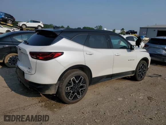 2023 Chevrolet Blazer RS z VIN 3GNKBKRS1PS138451, wystawiony jako Copart lot #58532815 z przebiegiem 42 935 mil mil oraz Czysty tytuł • Clean title. Historia ofert i sprzedaży dostępna na DreamBid. Obrazek 3.