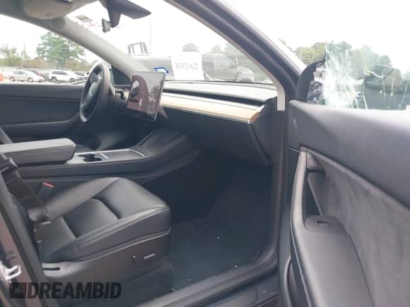 2021 Tesla Model Y Long Range with VIN 5YJYGDEE1MF217624, listed as a IAAI auction lot 42842945 with 58,610 mi miles and . Bid and sale history available at DreamBid. Image 5.