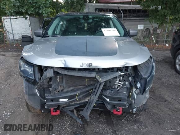 2019 Jeep Compass Trailhawk z VIN 3C4NJDDB2KT722047, wystawiony jako IAAI lot #42800200 z przebiegiem 140 000 mil mil oraz . Historia ofert i sprzedaży dostępna na DreamBid. Obrazek 12.