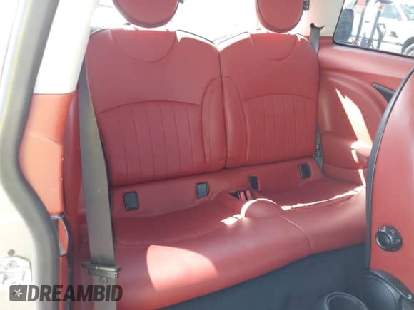 2007 MINI Hardtop with VIN WMWMF33537TT55761, listed as a IAAI auction lot 43072021 with 190,545 mi miles and . Bid and sale history available at DreamBid. Image 8.