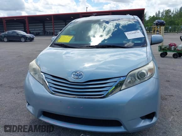 2017 Toyota Sienna LE Auto Access Seat с VIN 5TDKZ3DC6HS888752, выставлен на аукционе IAAI как лот 43216076 с пробегом 105 314 миль миль и . История ставок и продаж доступна на DreamBid. Изображение 13.