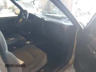 2002 Chevrolet Blazer LS с VIN 1GNCT18W02K164091, выставлен на аукционе IAAI как лот 43535067 с пробегом 197 285 миль миль и . История ставок и продаж доступна на DreamBid. Изображение 5.