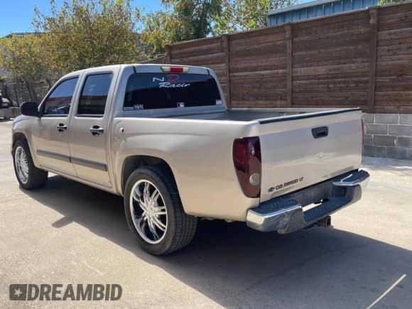 2007 Chevrolet Colorado 1LT z VIN 1GCCS13E778158559, wystawiony jako Copart lot #76755064 z przebiegiem 275 668 mil mil oraz Czysty tytuł • Clean title. Historia ofert i sprzedaży dostępna na DreamBid. Obrazek 3.