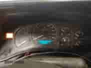 2002 GMC Sierra 1500 SLE z VIN 2GTEK19T221121025, wystawiony jako IAAI lot #42812970 z przebiegiem 166 856 mil mil oraz . Historia ofert i sprzedaży dostępna na DreamBid. Obrazek 7.