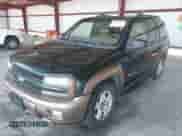 2002 Chevrolet TrailBlazer LS z VIN 1GNDT13S722315601, wystawiony jako IAAI lot #42715890 z przebiegiem 175 016 mil mil oraz . Historia ofert i sprzedaży dostępna na DreamBid. Obrazek 2.