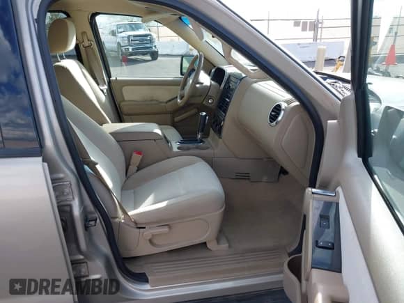 2007 Ford Explorer XLT z VIN 1FMEU73817UA84381, wystawiony jako IAAI lot #43396883 z przebiegiem 209 465 mil mil oraz . Historia ofert i sprzedaży dostępna na DreamBid. Obrazek 5.