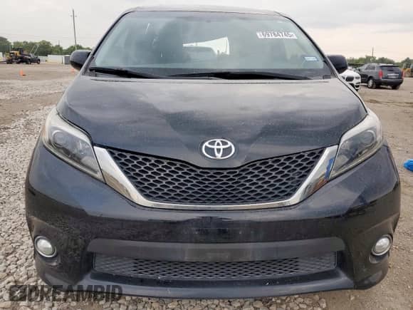 2016 Toyota Sienna SE with VIN 5TDXK3DC1GS757995, listed as a Copart auction lot 69784745 with 96,645 mi miles and Clean title. Bid and sale history available at DreamBid. Image 5.