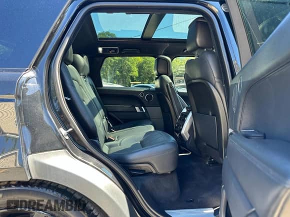 2018 Land Rover Range Rover Sport HSE with VIN SALWR2RV4JA812237, listed as a Copart auction lot 70306135 with 129,869 mi miles and Clean title. Bid and sale history available at DreamBid. Image 9.