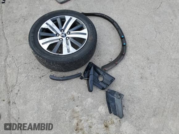 2021 Mitsubishi Outlander ES z VIN JA4ARUAU3MU003311, wystawiony jako Copart lot #70661835 z przebiegiem 114 434 mil mil oraz Szkoda całkowita • Salvage title. Historia ofert i sprzedaży dostępna na DreamBid. Obrazek 13.