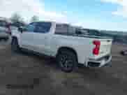 2022 Chevrolet Silverado 1500 RST z VIN 3GCUDEET5NG690627, wystawiony jako IAAI lot #41832932 z przebiegiem 39 435 mil mil oraz . Historia ofert i sprzedaży dostępna na DreamBid. Obrazek 3.