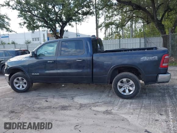 2020 Ram 1500 Laramie z VIN 1C6SRFRT4LN352298, wystawiony jako IAAI lot #43097857 z przebiegiem 59 894 mil mil oraz . Historia ofert i sprzedaży dostępna na DreamBid. Obrazek 14.