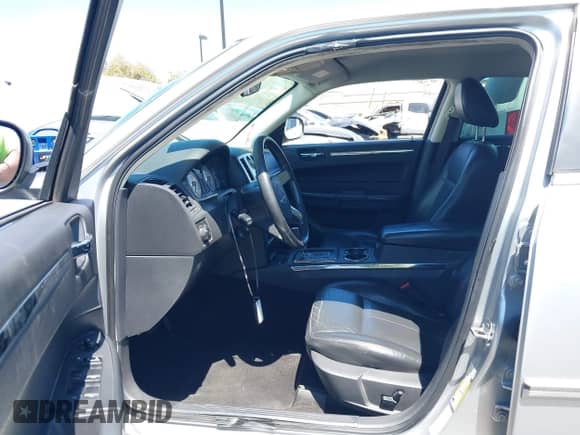 2009 Chrysler 300 Touring с VIN 2C3KA53V99H634821, выставлен на аукционе IAAI как лот 43029623 с пробегом 124 423 миль миль и . История ставок и продаж доступна на DreamBid. Изображение 5.