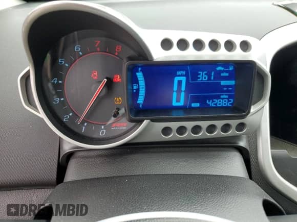 2015 Chevrolet Sonic RS с VIN 1G1JH6SB9F4113728, выставлен на аукционе Copart как лот 69538375 с пробегом 42 882 миль миль и Чистый • Clean title. История ставок и продаж доступна на DreamBid. Изображение 9.