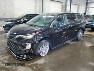 2023 Toyota Sienna XLE with VIN 5TDYRKEC1PS137687, listed as a Copart auction lot 70701355 with 21,678 mi miles and Salvage title. Bid and sale history available at DreamBid. Image 1.