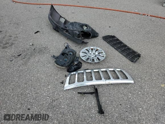 2001 Jeep Grand Cherokee Laredo с VIN 1J4GW48S21C731937, выставлен на аукционе Copart как лот 80510925 с пробегом Не указан миль и Списание • Salvage title. История ставок и продаж доступна на DreamBid. Изображение 13.